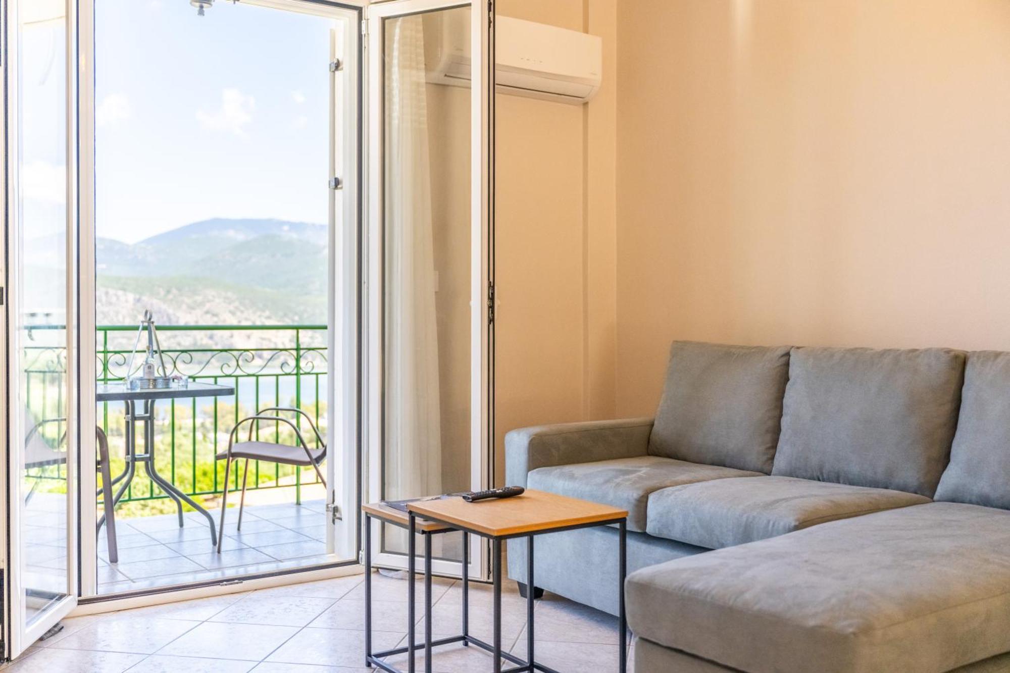 Apaggio Di Argostoli Apartments - Private Parking & Sea View Bagian luar foto